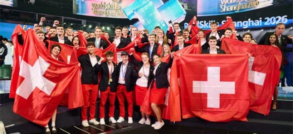 Des membres de l’équipe nationale SwissSkills célèbrent leurs performances aux WorldSkills 2026 à Shanghai.
