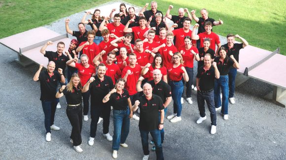 A photo shows the SwissSkills National Team at the team weekend in Tenero.