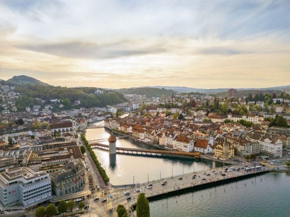 The price development on the real estate market is expected to stabilize at a high level in the coming months.