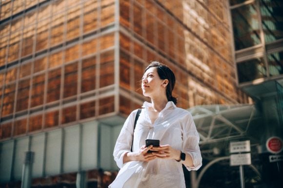 Women with smartphone