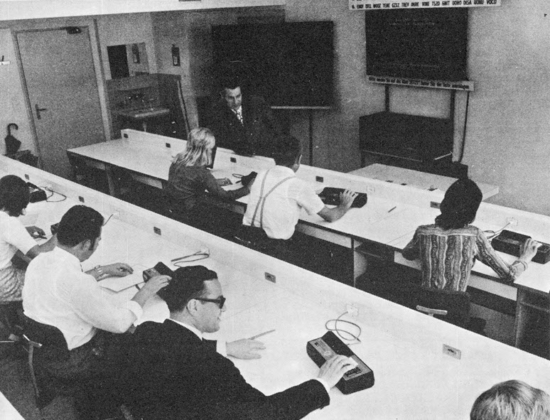 Aufkommen von Elektronenrechnern in den Büros