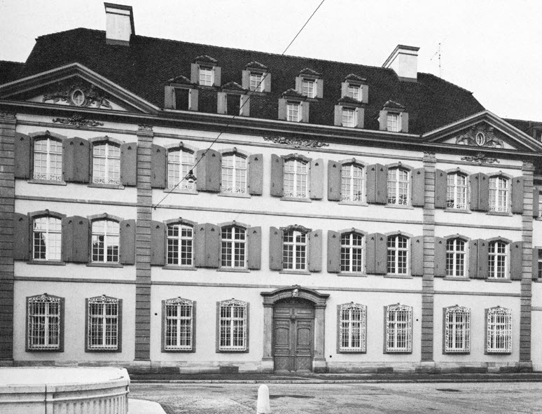 Staff restaurant in the neo-baroque “Goldener Löwe” mansion in the bank's hometown of Basel