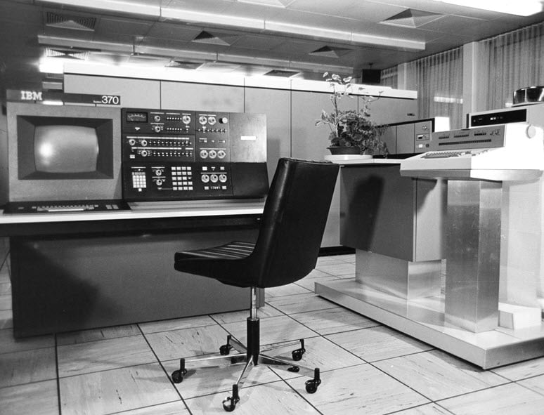 IBM 370 in the regional center of the SBV, which was considered the most modern electronic data processing system in 1972