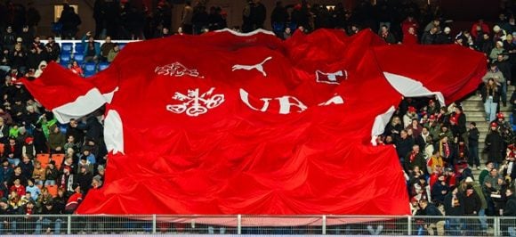 The picture shows the largest fan jersey in Switzerland.