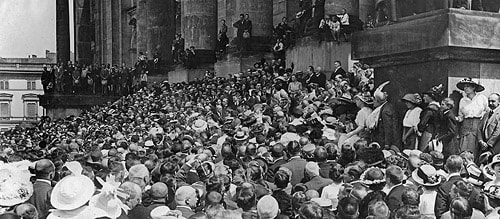 The first World War breaks out