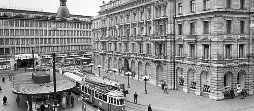 Zurich Paradeplatz with new SBC building (left)
