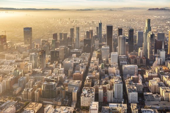 Vista aérea de una gran ciudad moderna