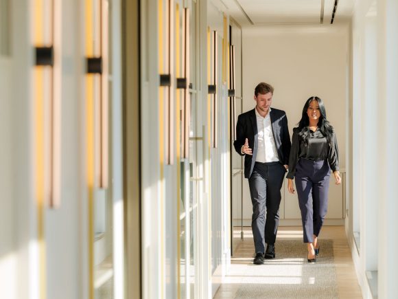 Inversionistas hablando