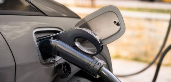 Vehículo eléctrico al cargar