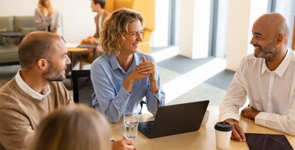 Colaboradores en una reunión