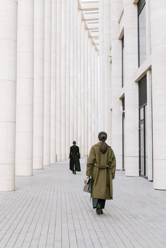 Dois investidores caminhando