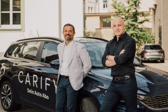 Jan Lederhausen von UBS zusammen mit Jungunternehmer Sergio Studer von Carify.